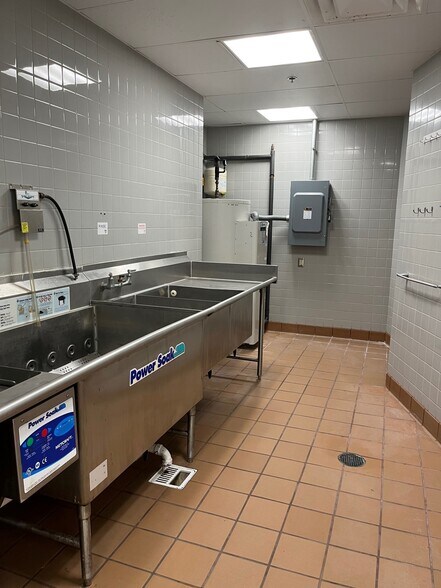 More Photos Of 333 Beechurst Ave, Morgantown Storefront Retail Residential For Lease