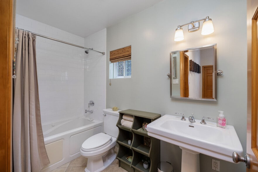 More Photos Of 1817 Euclid St, Santa Monica Apartments For Sale