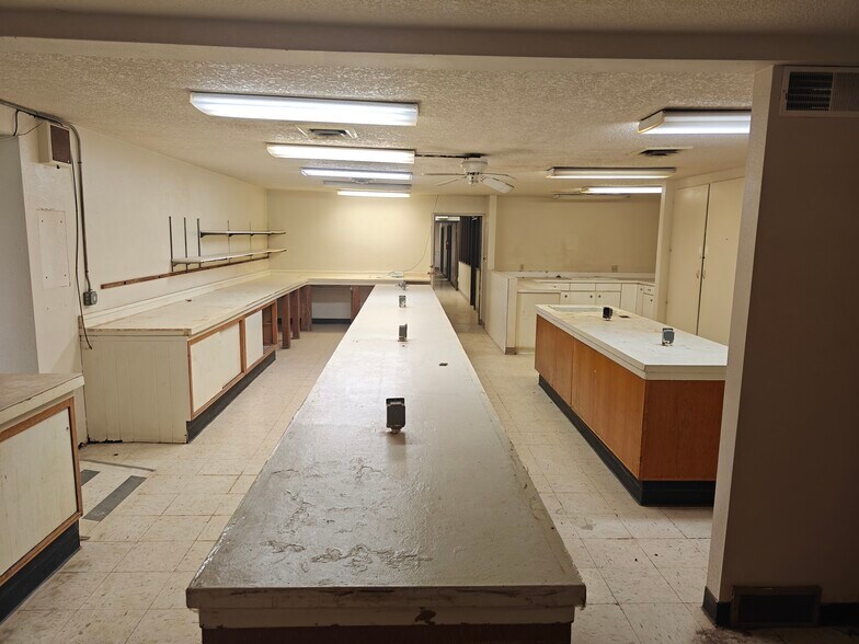 More Photos Of 208 E 1st St, McCook Office For Sale
