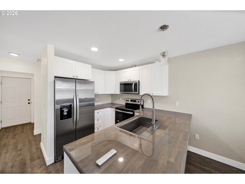 More Photos Of 29940 Harbor Way, Gold Beach Apartments For Sale