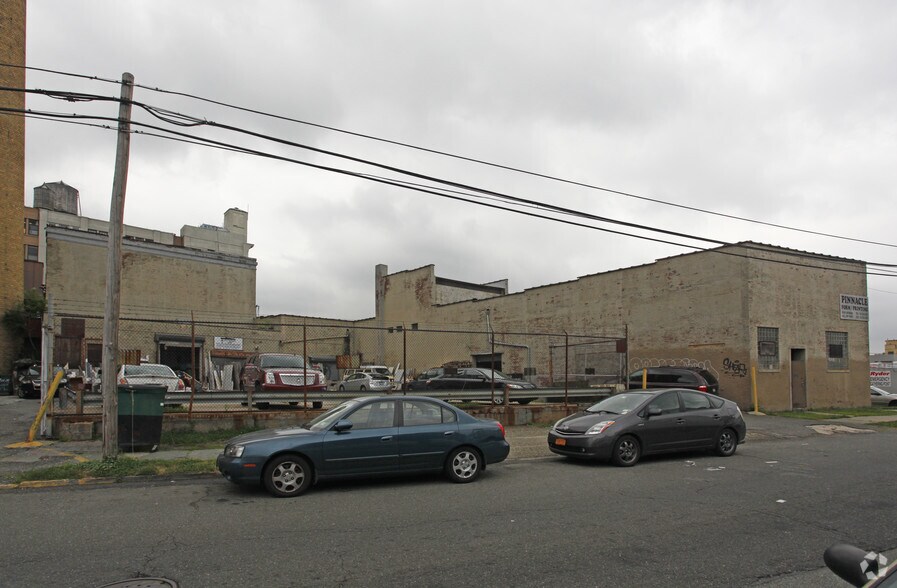 More Photos Of 10-01 44th Rd, Long Island City Warehouse For Lease