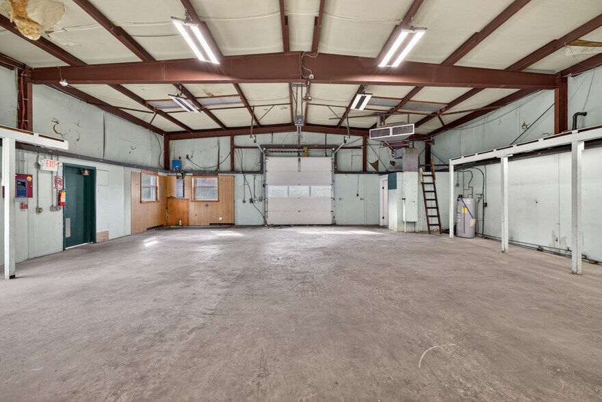 More Photos Of 300 Taugwonk Rd, Stonington Warehouse For Lease