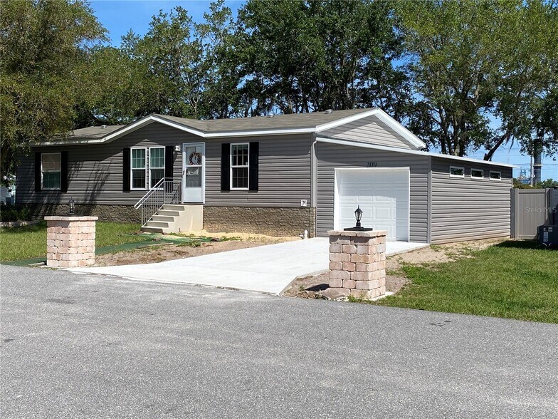 More Photos Of 2105 Bruce St, Lakeland Trailer Camper Park For Sale