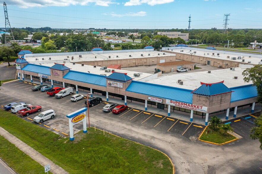 More Photos Of 14100 US Highway 19 N, Clearwater Storefront For Lease