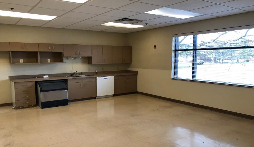 More Photos Of 4000 N Illinois Ln, Swansea Medical For Sale
