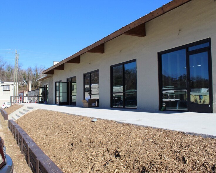 More Photos Of 117 Sweeten Creek Rd, Asheville Freestanding For Lease