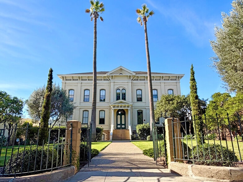 More Photos Of 925 De La Vina St, Santa Barbara Office For Lease