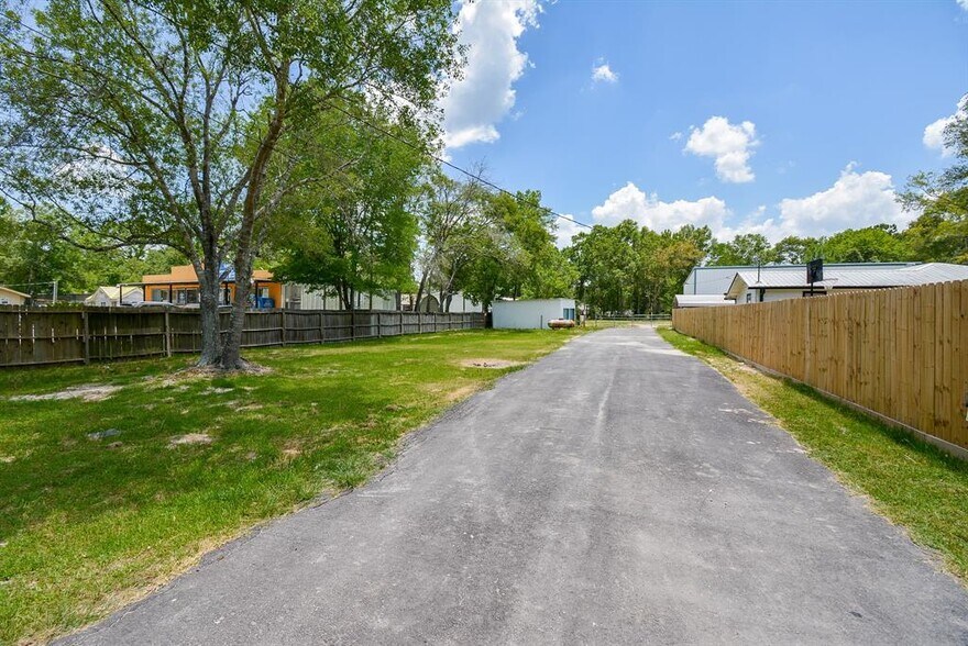 More Photos Of 22316 E Martin Dr, Porter Industrial For Sale