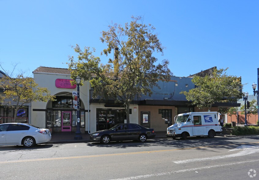 Primary Photo Of 835-837 Texas St, Fairfield Storefront For Lease