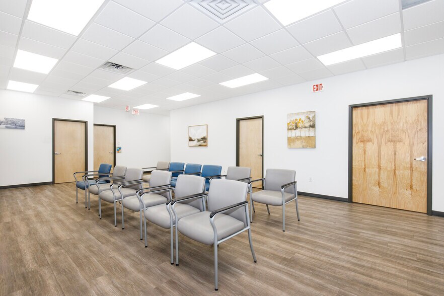 More Photos Of 1211 SW Bascom Norris Dr, Lake City Medical For Sale