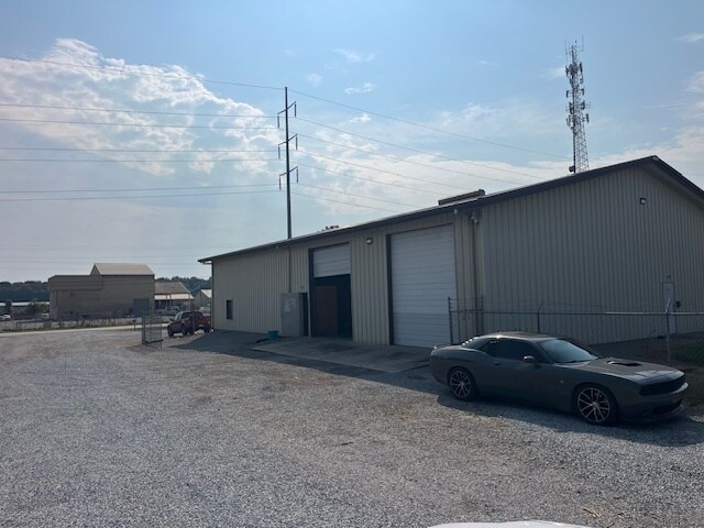 More Photos Of 566 Steed Rd, Trinity Industrial For Lease