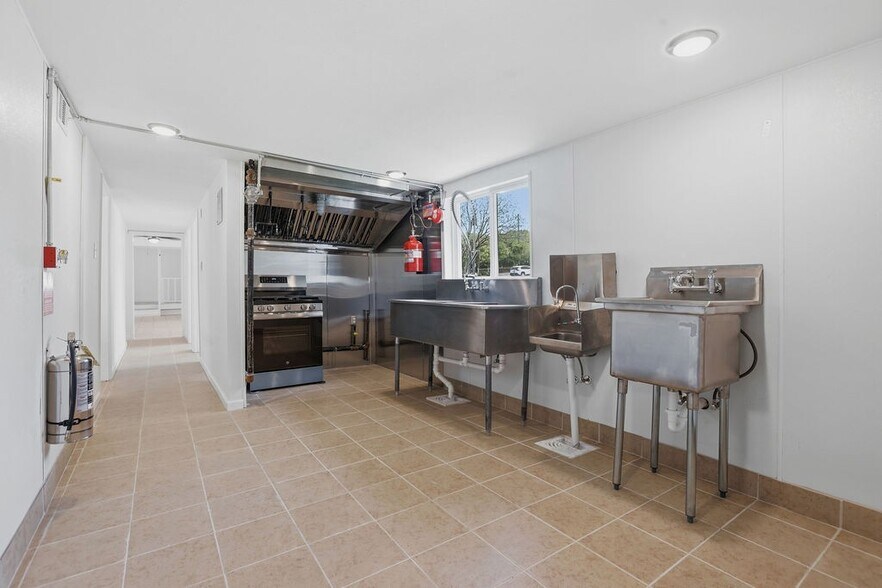 More Photos Of 1400 E Belt Line Rd, Carrollton Freestanding For Sale