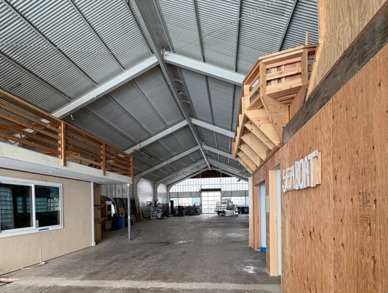 More Photos Of 126 E 16th St, Costa Mesa Warehouse For Lease
