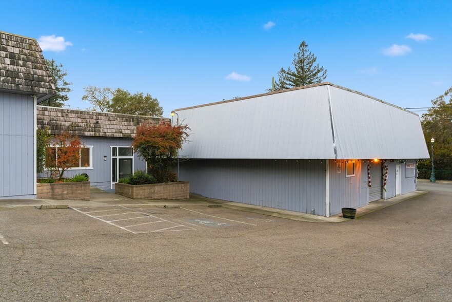 More Photos Of 9550 Main St, Penngrove Showroom For Sale