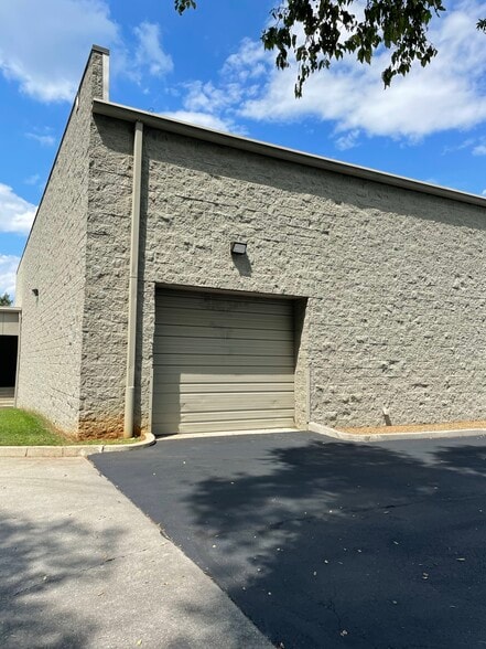 More Photos Of 255 N Peters Rd, Knoxville Office For Lease