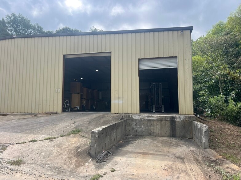 More Photos Of 2012 Last St, Statham Warehouse For Lease