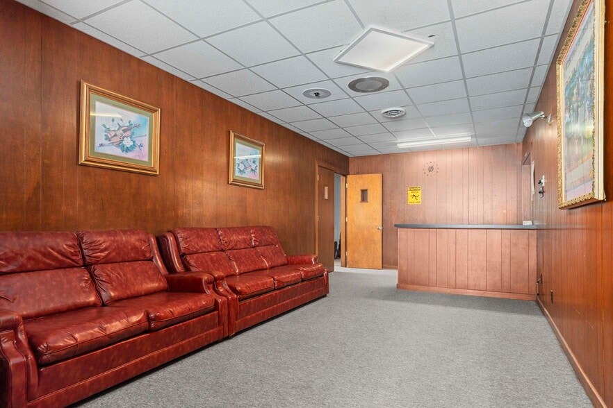 More Photos Of 403 W Sterling St, Baytown Funeral Home For Sale