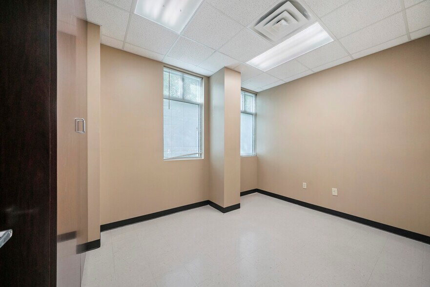 More Photos Of 3115 College Park Dr, Conroe Medical For Lease