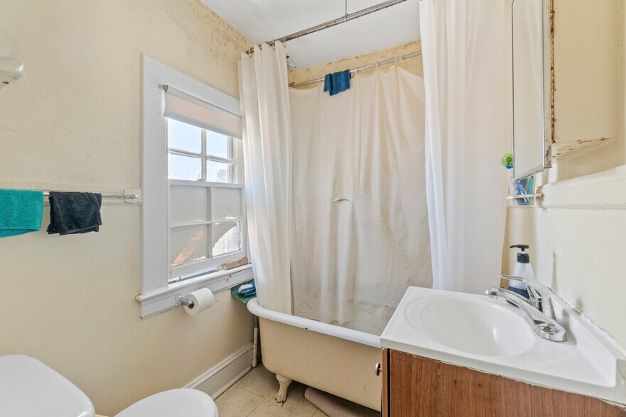 More Photos Of 3941 Lowndes Ave, Baltimore Multifamily For Sale