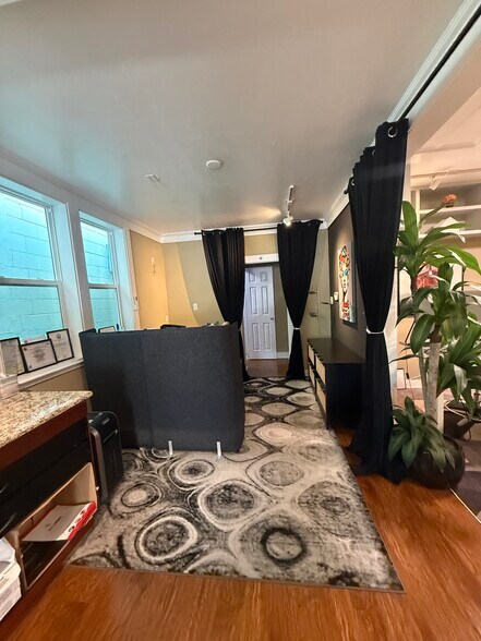 More Photos Of 112 E 5th Ave, Mount Dora Storefront For Lease