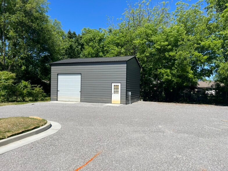 More Photos Of 3119 N Hawthorne St, Chattanooga Mixed Retail For Lease