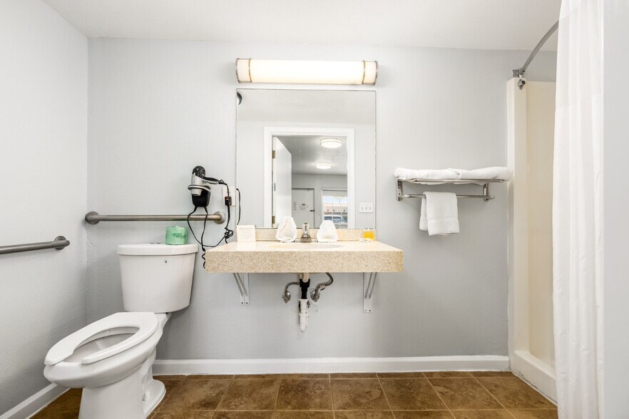 More Photos Of 4029 Marlane Dr, Grove City Hotel For Sale