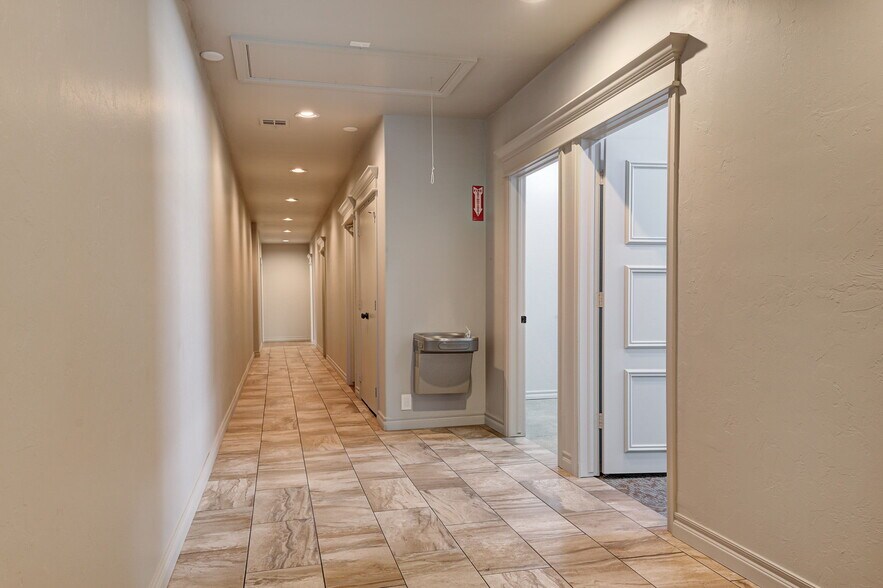 More Photos Of 450 E Main St, Yukon Religious Facility For Sale