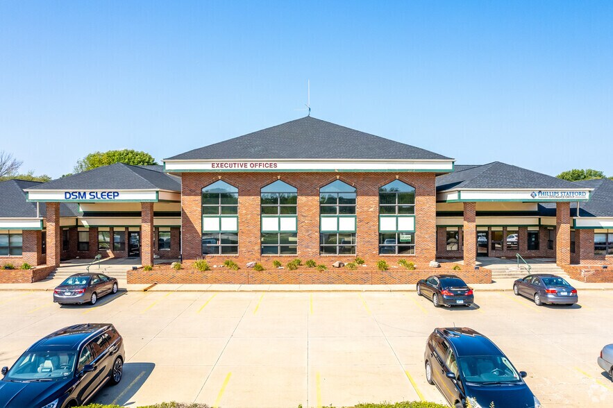 More Photos Of 2828-2844 104th St, Urbandale Office For Sale