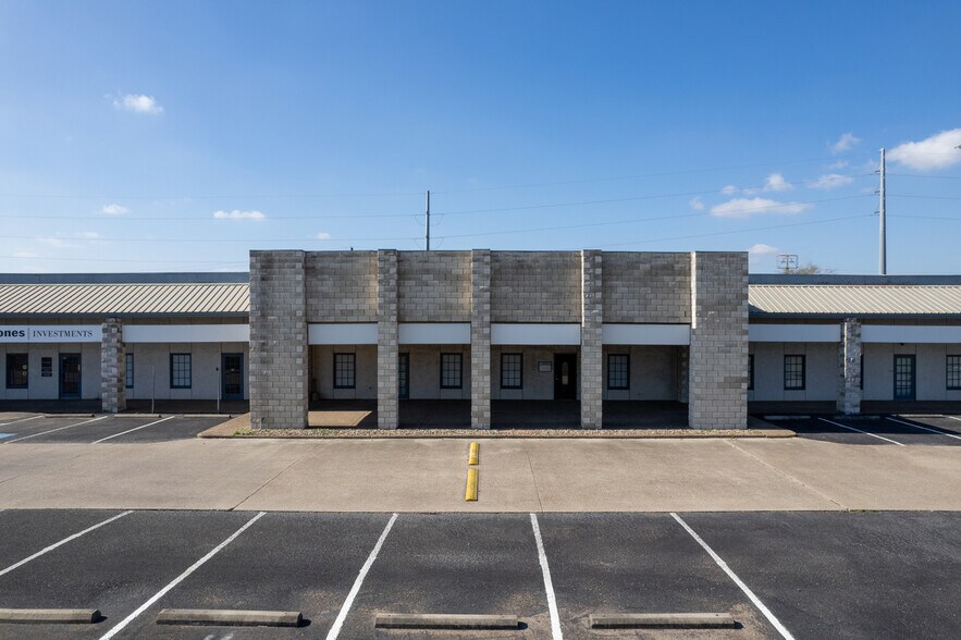 More Photos Of 2209 N Padre Island Dr, Corpus Christi Light Manufacturing For Lease