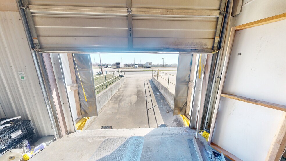 More Photos Of 908 Clayton St, Springdale Warehouse For Lease