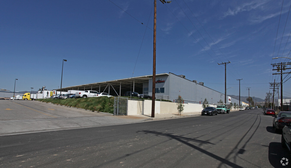 Primary Photo Of 13571 Vaughn St, San Fernando Warehouse For Sale