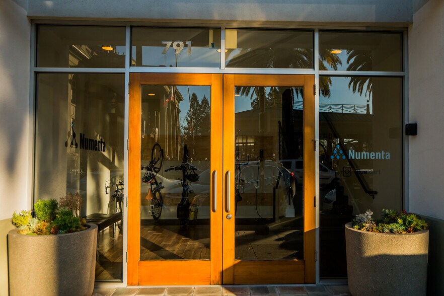 More Photos Of 791 Middlefield Rd, Redwood City Office For Lease