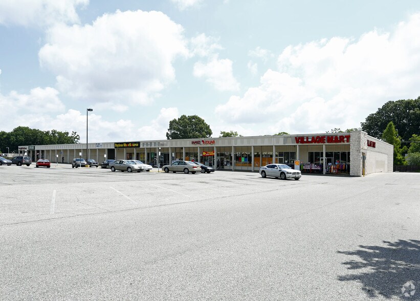 Primary Photo Of 1627 Poplar Ave, Memphis Unknown For Lease