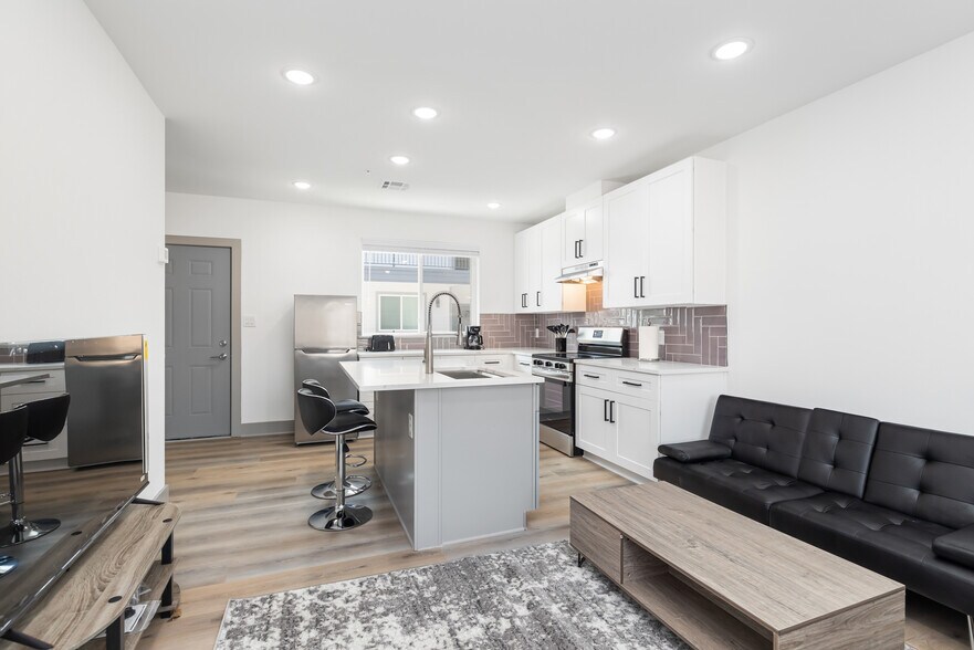 More Photos Of 2004 Binz St, Houston Apartments For Sale