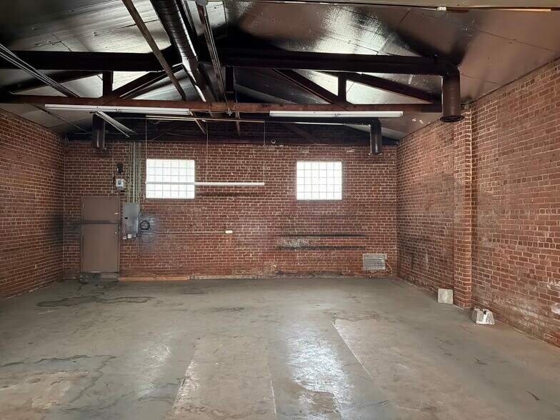 More Photos Of 1100 N Fresno St, Fresno Service For Sale