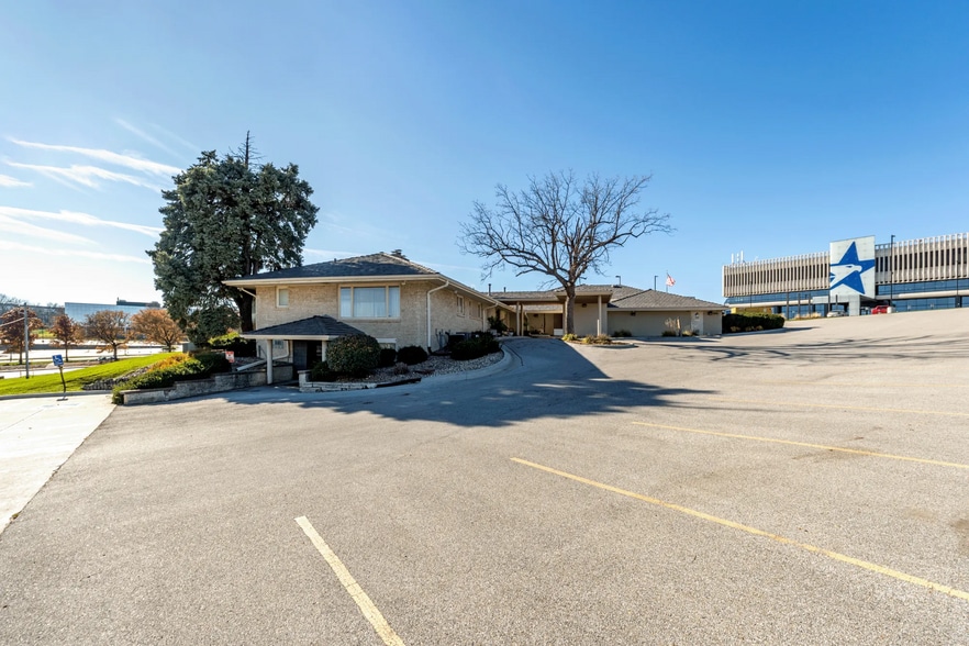 Primary Photo Of 8900 W Dodge Rd, Omaha Medical For Lease