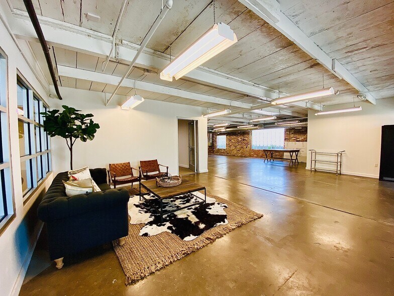 More Photos Of 916 Bryan Ave, Fort Worth Loft Creative Space For Lease