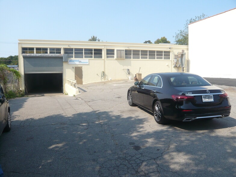 More Photos Of 68 Pleasant St, New Rochelle Warehouse For Lease