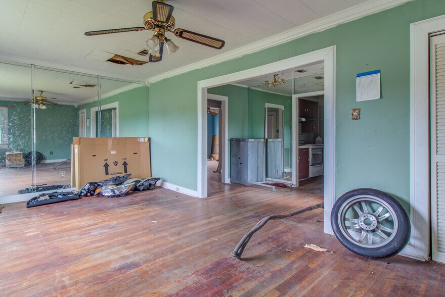 More Photos Of 1814 33rd Ave, Gulfport Auto Repair For Sale