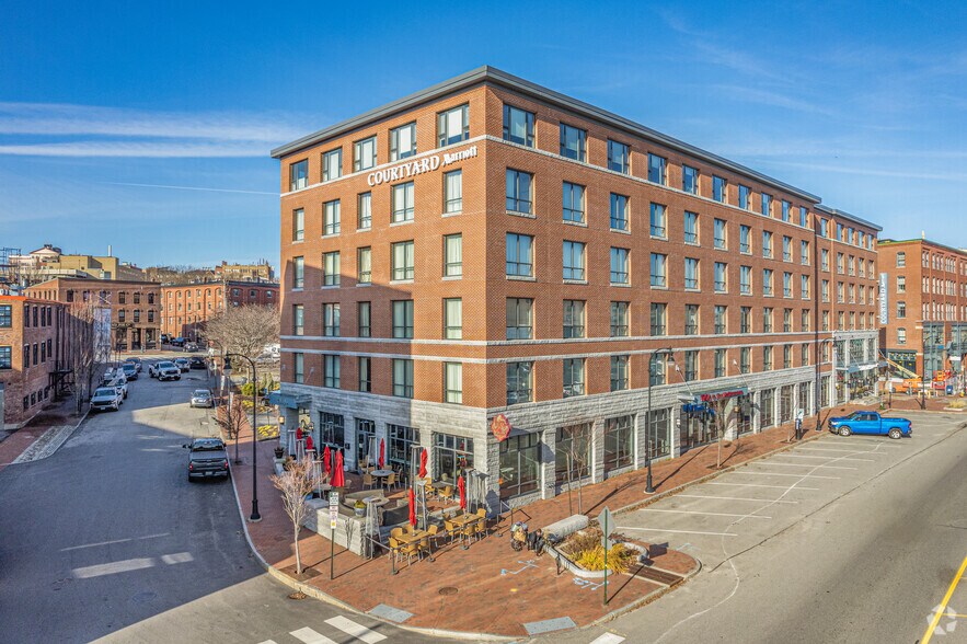 More Photos Of 327 Commercial St, Portland Hotel For Lease