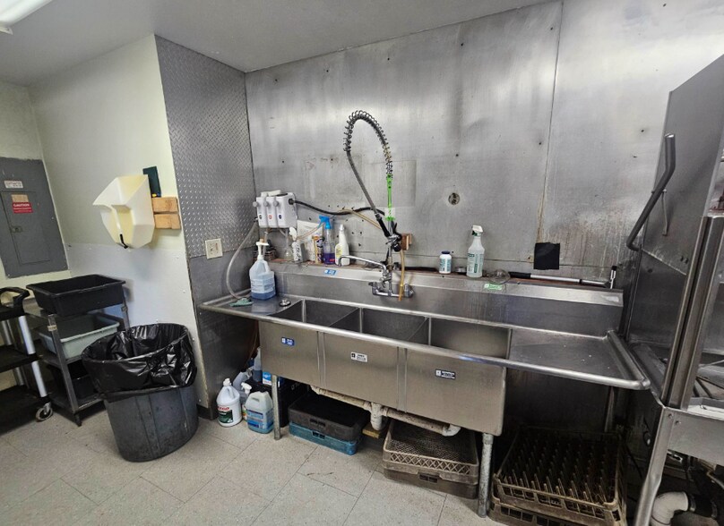 More Photos Of 1401 Laurel Ave, Whitewood Restaurant For Sale