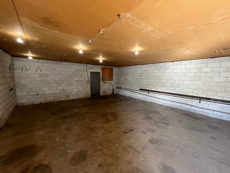 More Photos Of 114 W 43rd St, Garden City Warehouse For Sale