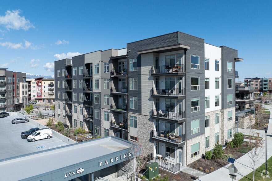 More Photos Of 168 E Midvillage Rd, Sandy Apartments For Lease