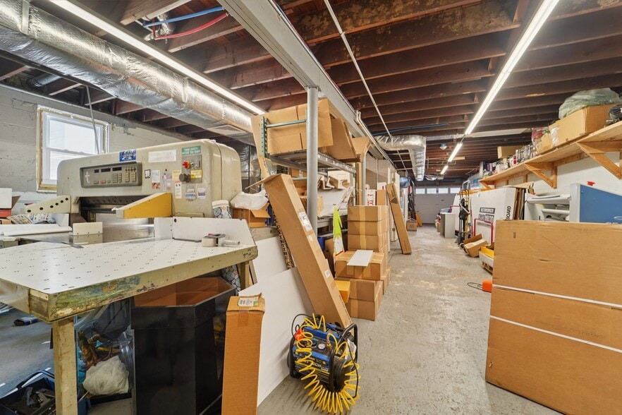 More Photos Of 593-595 New York Ave, Lyndhurst Light Manufacturing For Lease