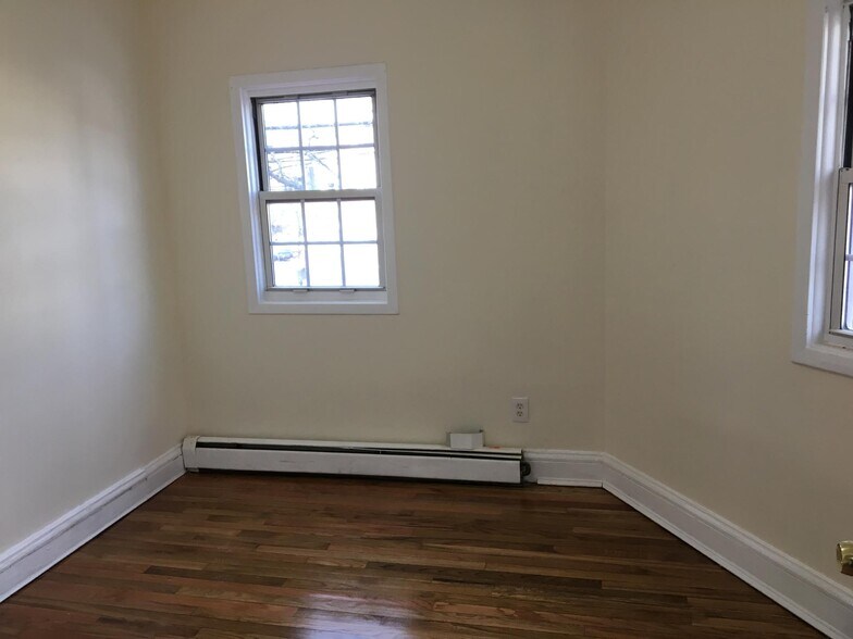 More Photos Of 443 Jackson Ave, Elizabeth Storefront Retail Residential For Sale