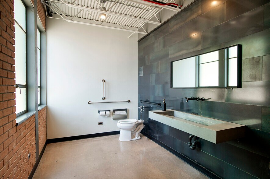 More Photos Of 1614 W Roosevelt St, Phoenix Light Manufacturing For Sale