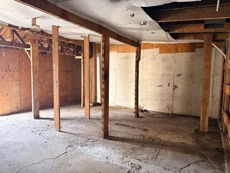 More Photos Of 35-02 Bradley Ave, Long Island City Land For Lease