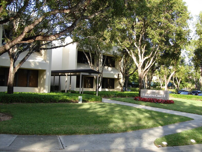 More Photos Of 2295 NW Corporate Blvd, Boca Raton Office Residential For Lease