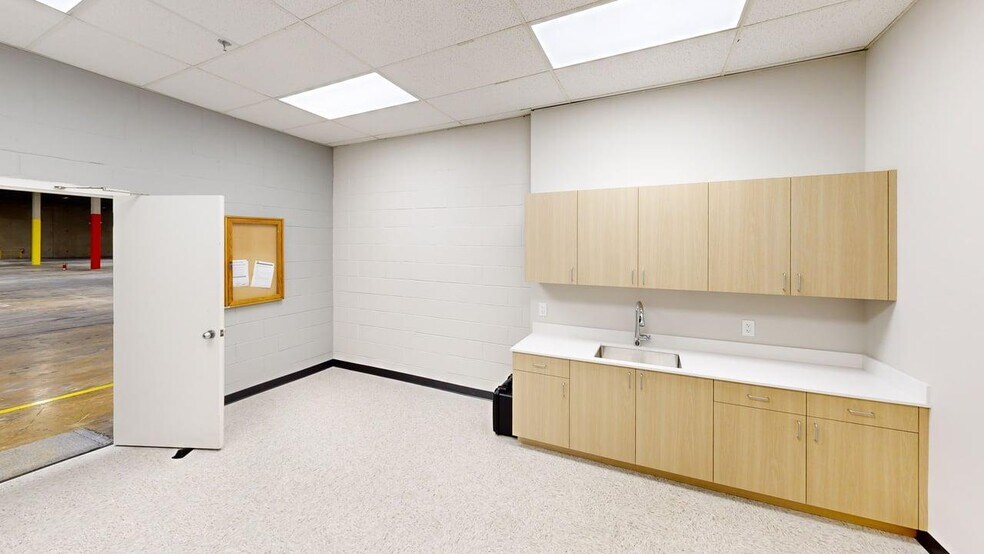 More Photos Of 40d Cotters Ln, East Brunswick Manufacturing For Lease