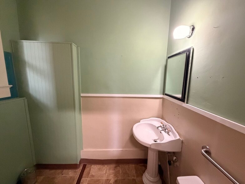 More Photos Of 2620 Main St, Columbia Apartments For Lease